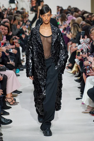 Look 10